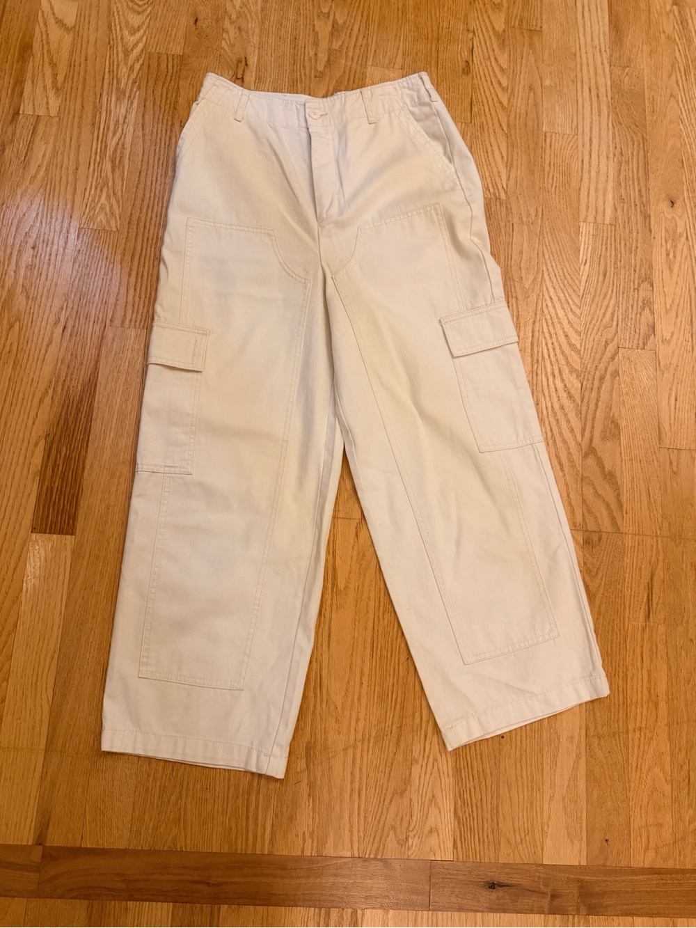 Ladies Size 4 "Universal Thread" Cargo Pants in Cream GUC